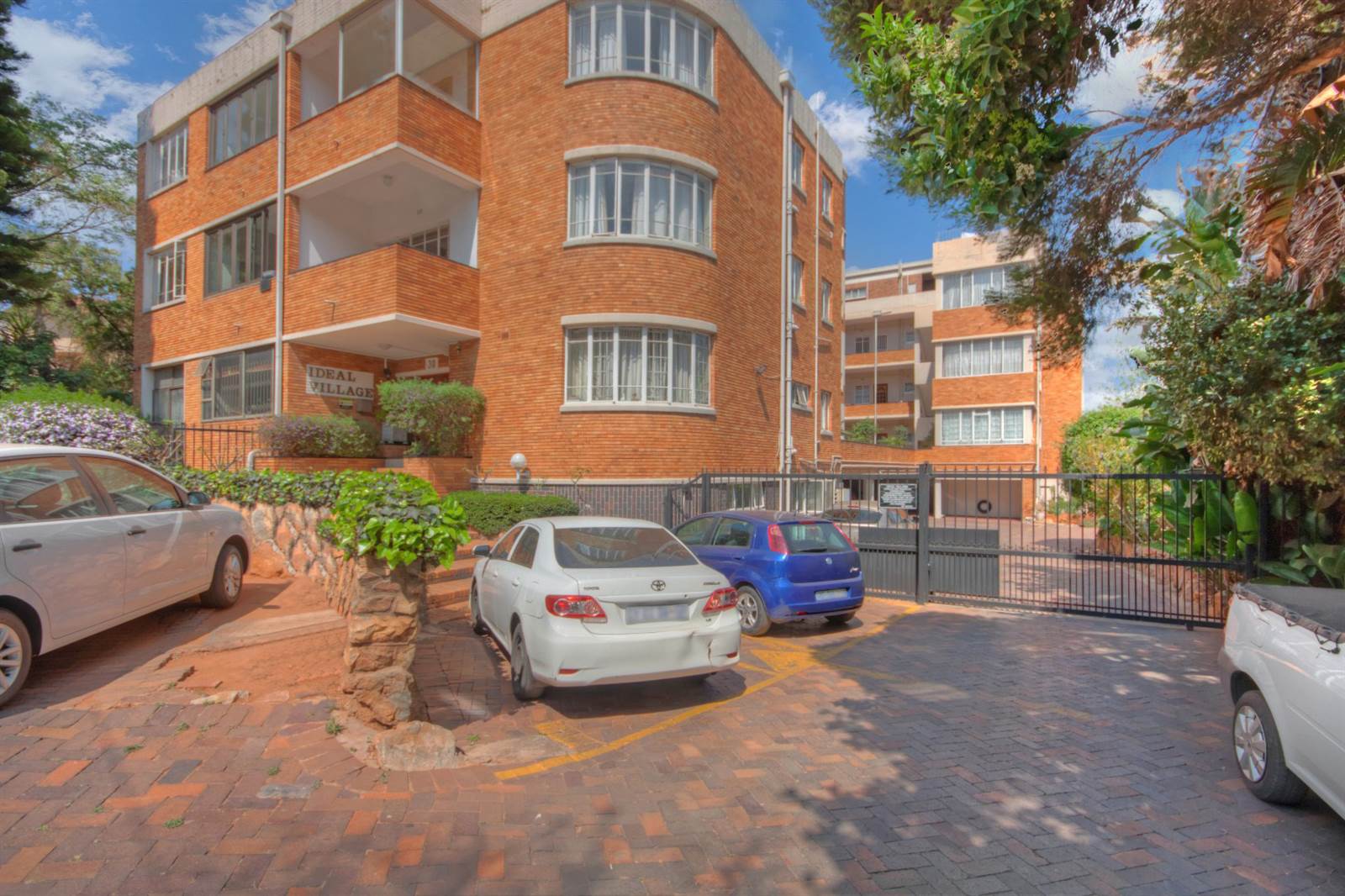 2 Bed Apartment in Linksfield Ridge photo number 1
