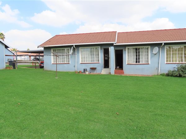 2 Bedroom Townhouse 2 Bedroom Townhouse