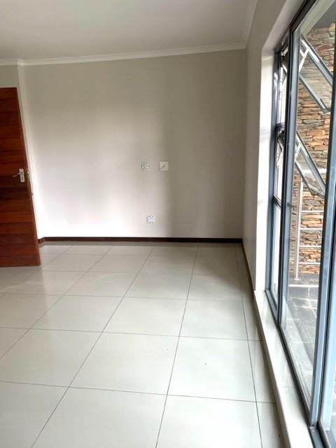 4 Bed Townhouse in Glen Marais photo number 21