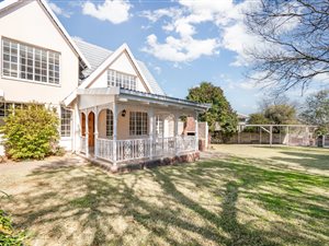 4 Bed House in Country View