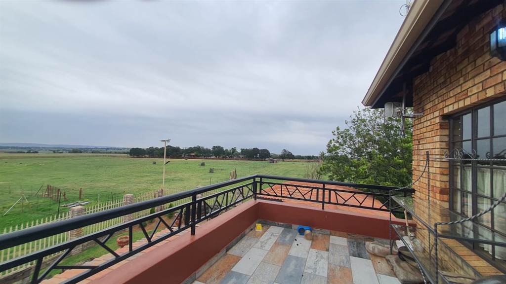 8.6 ha Farm in Randfontein photo number 11