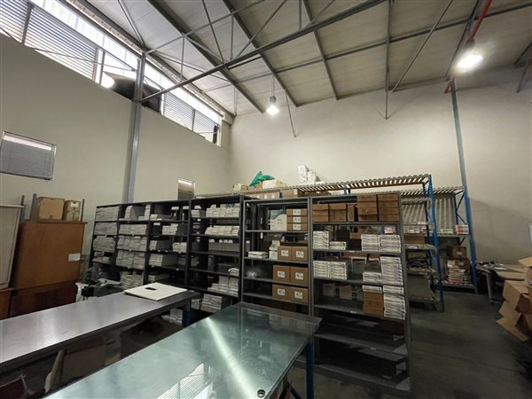 253  m² Industrial space