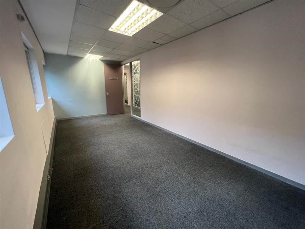 250  m² Commercial space in Strubens Valley photo number 25