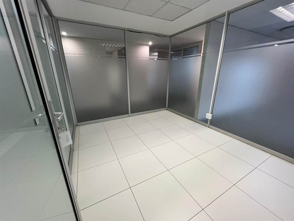 250  m² Commercial space in Strubens Valley photo number 7