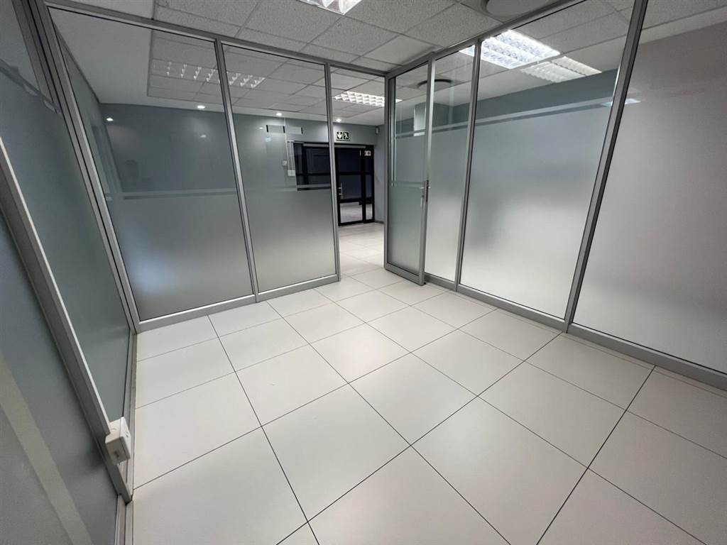 250  m² Commercial space in Strubens Valley photo number 8