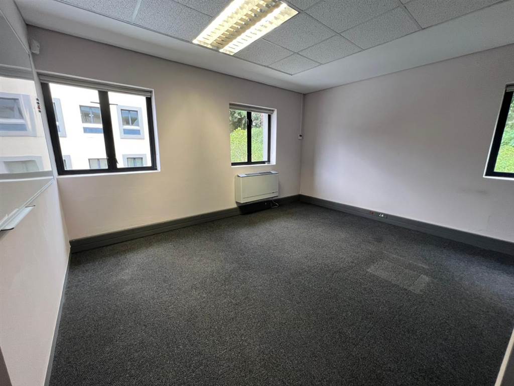 250  m² Commercial space in Strubens Valley photo number 19