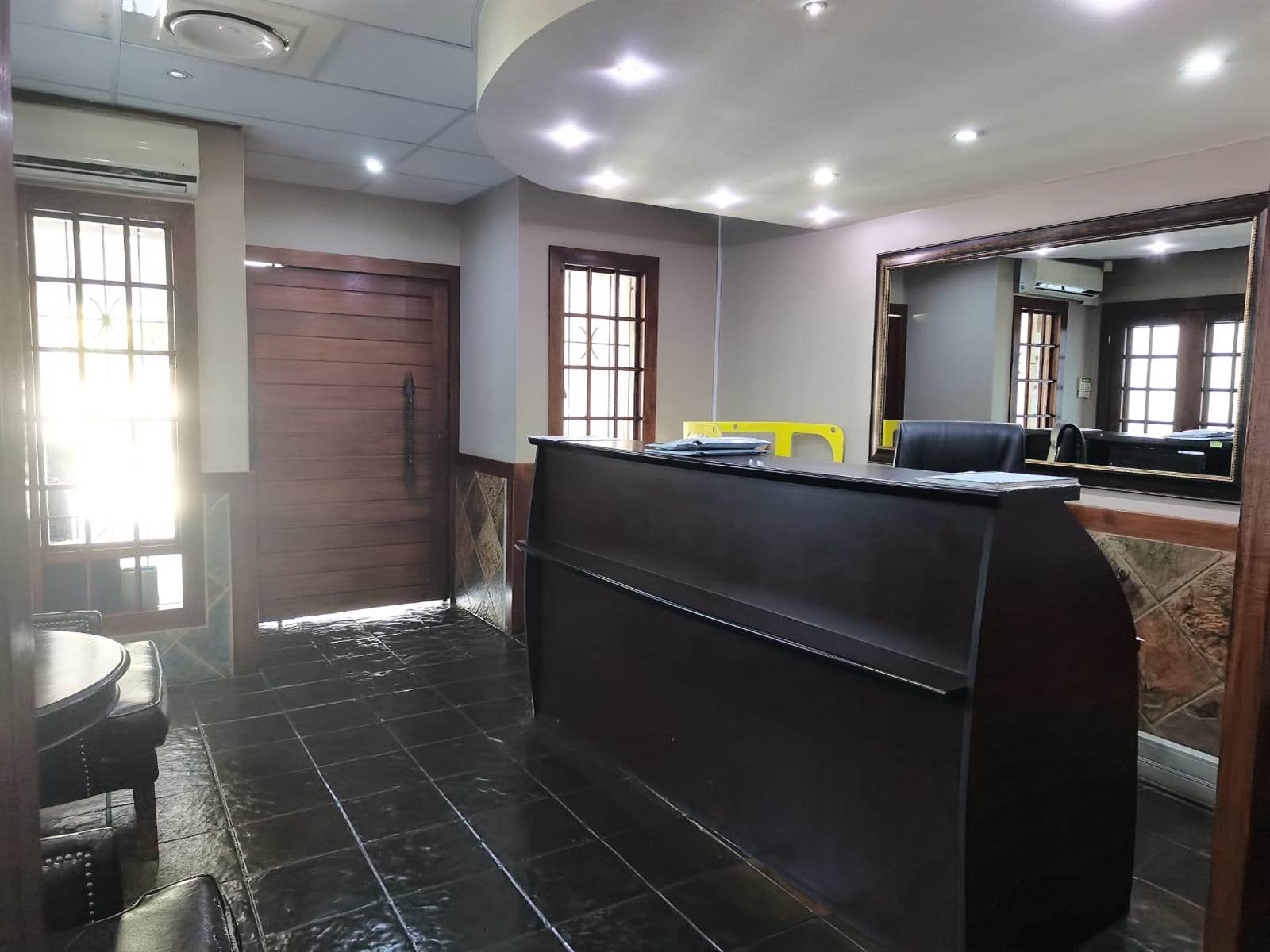 600  m² Commercial space in Durban North photo number 4