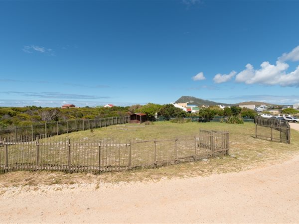 851 m² Land available in Bettys Bay