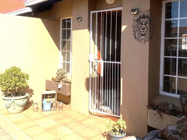 2 Bedroom Townhouse 2 Bedroom Townhouse