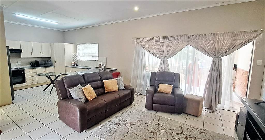 3 Bed House in Nelspruit Central photo number 5