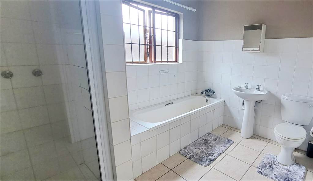 3 Bed House in Nelspruit Central photo number 18