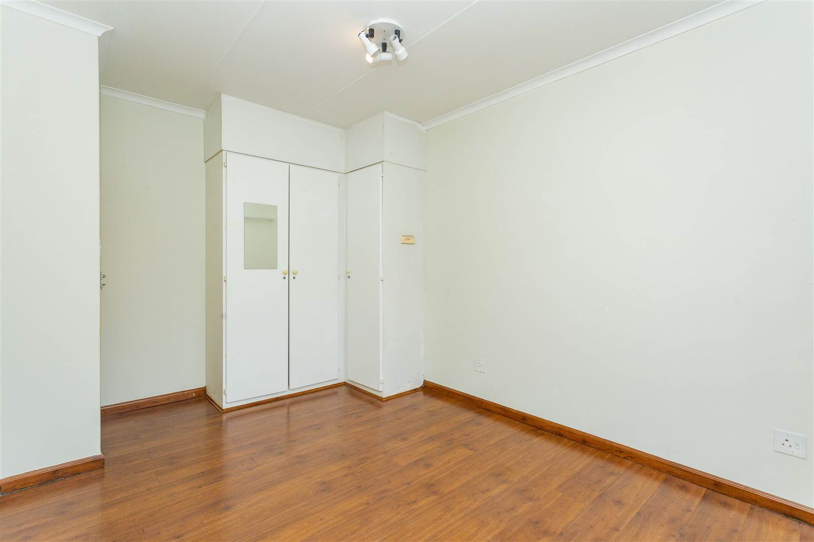 3 Bed Apartment in Noordwyk photo number 4