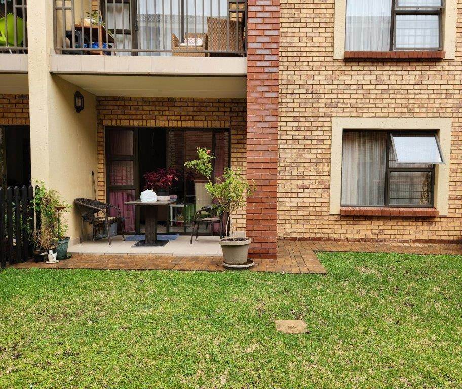 2 Bed Apartment in Olivedale photo number 2