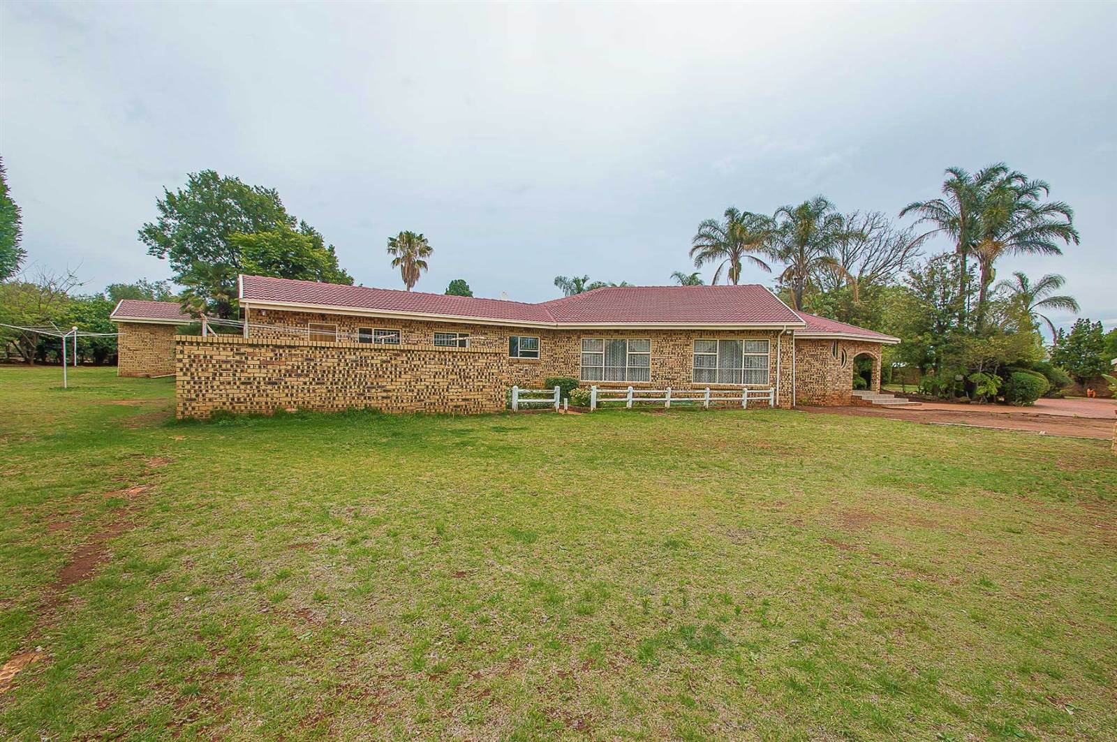 5 Bed House in Ruimsig photo number 4