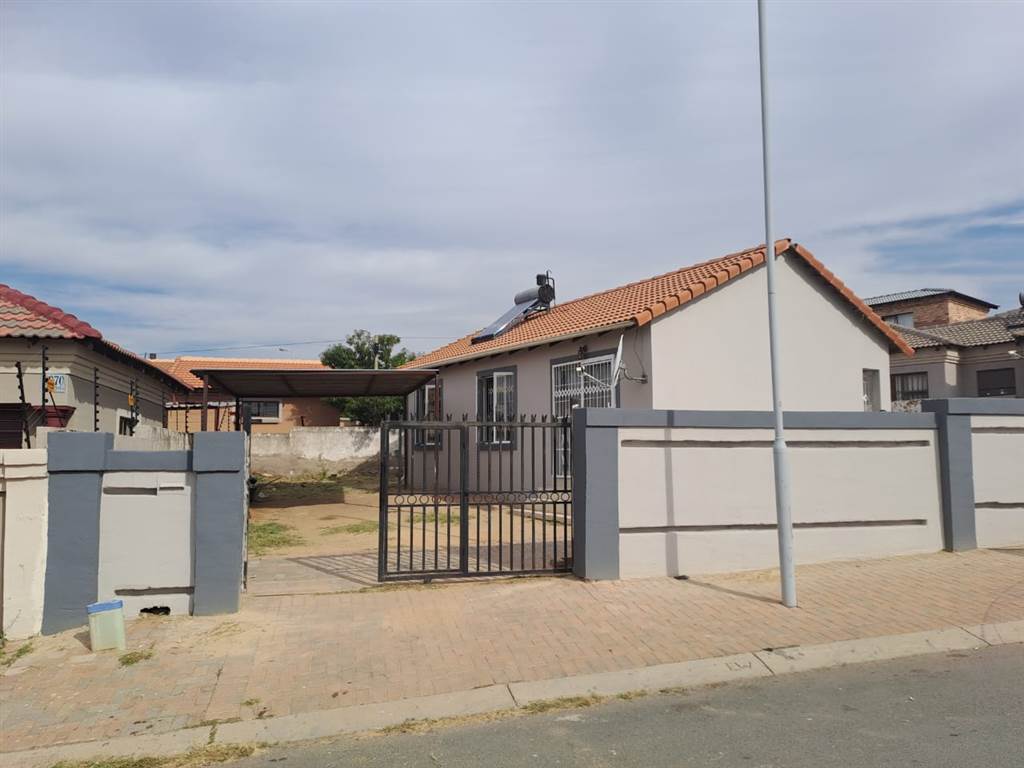 3 Bed House in Olievenhoutbos photo number 23