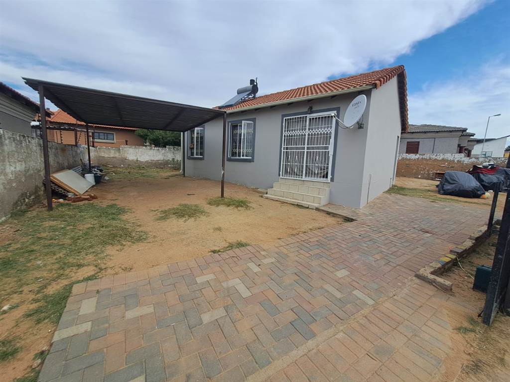 3 Bed House in Olievenhoutbos photo number 11