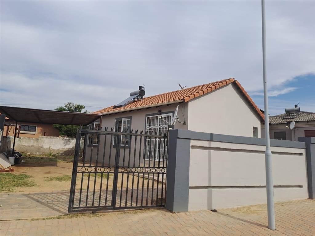 3 Bed House in Olievenhoutbos photo number 1
