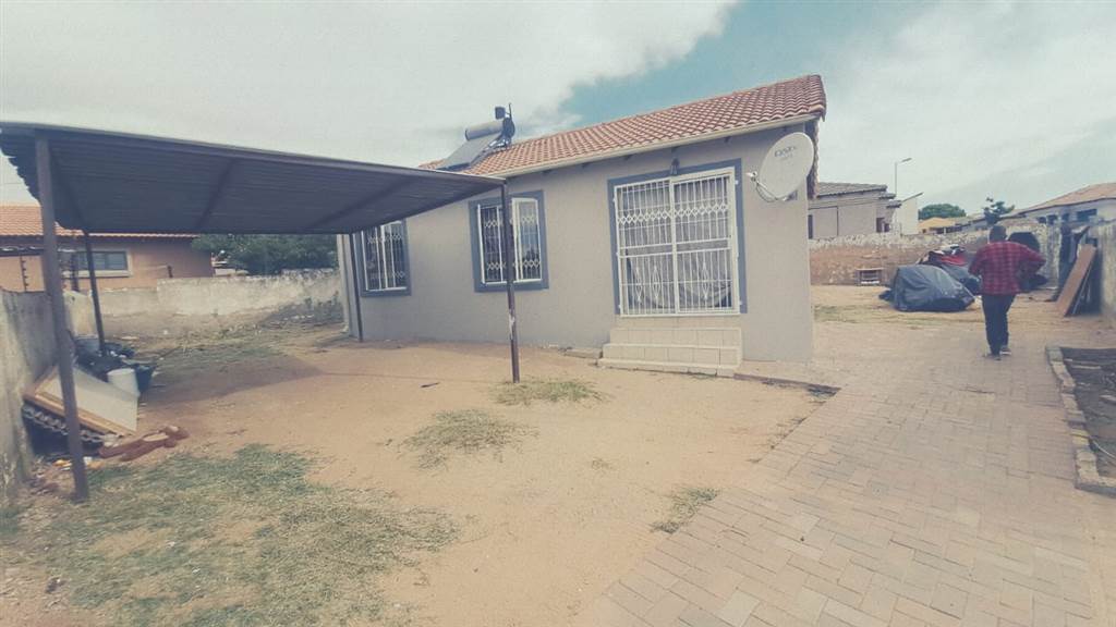 3 Bed House in Olievenhoutbos photo number 18
