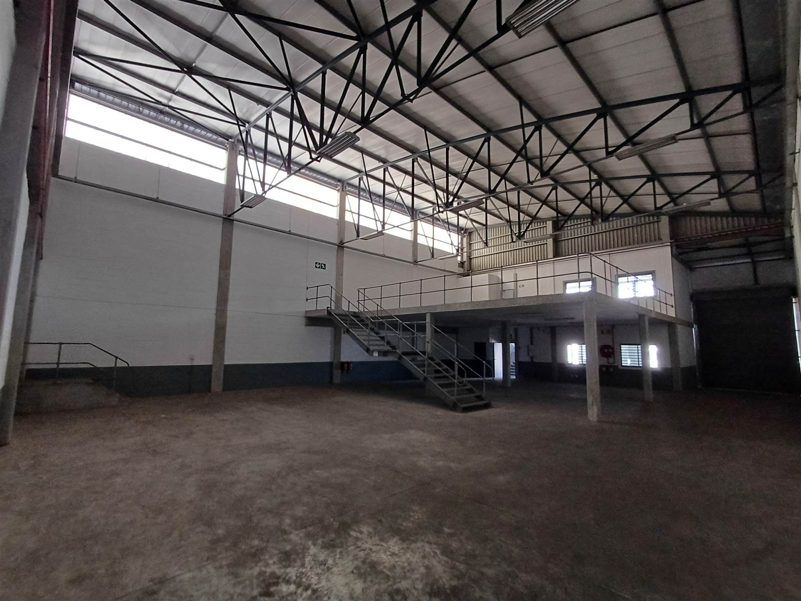 1095  m² Industrial space in Airport Industria photo number 4