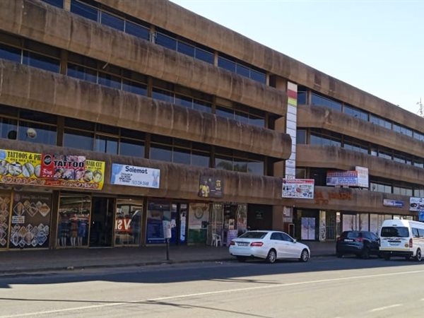 2 556  m² Commercial space