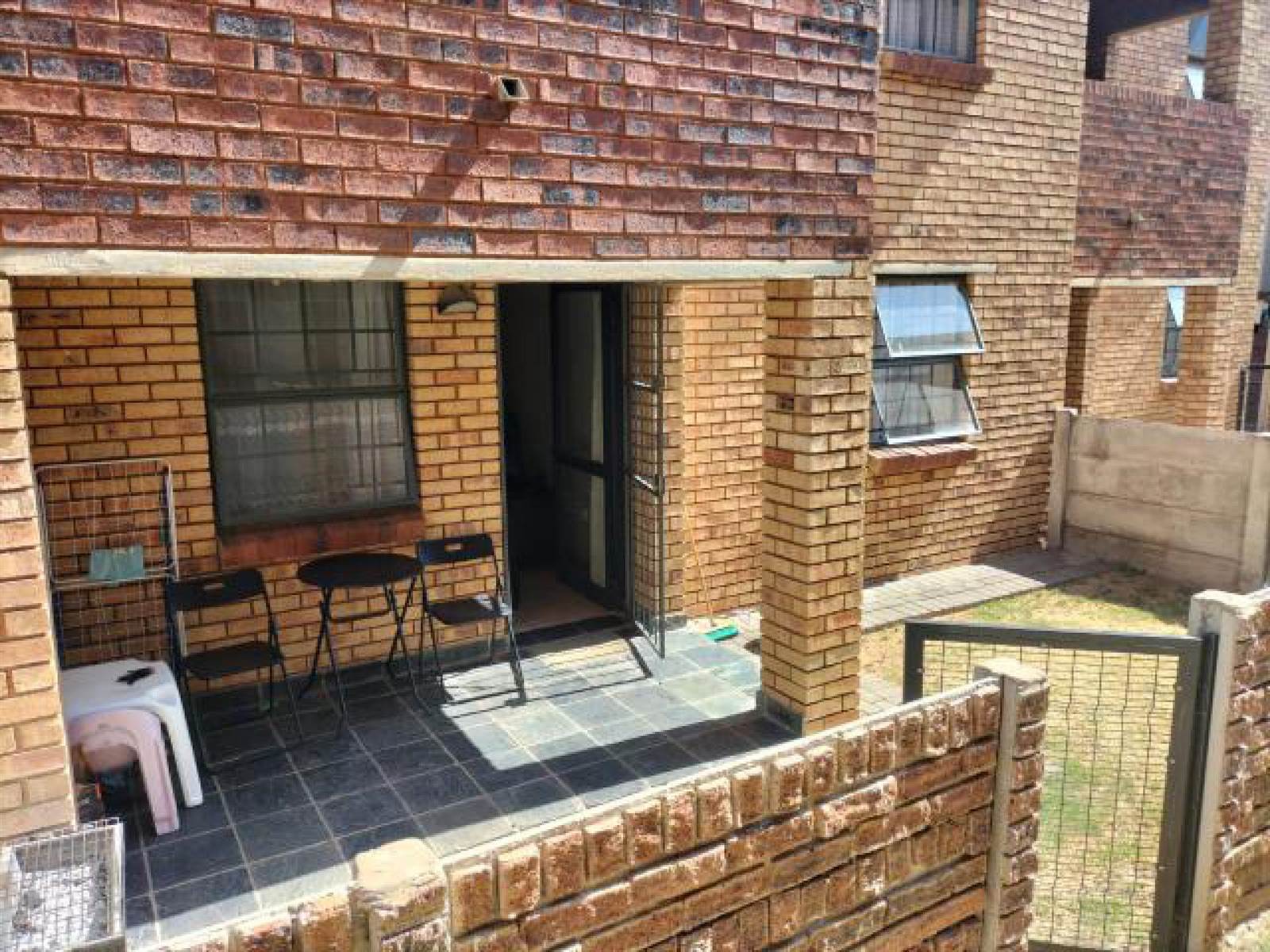 2 Bed Townhouse in Glenvista photo number 11