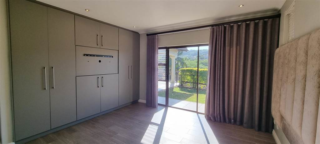 3 Bed Apartment in La Lucia photo number 29