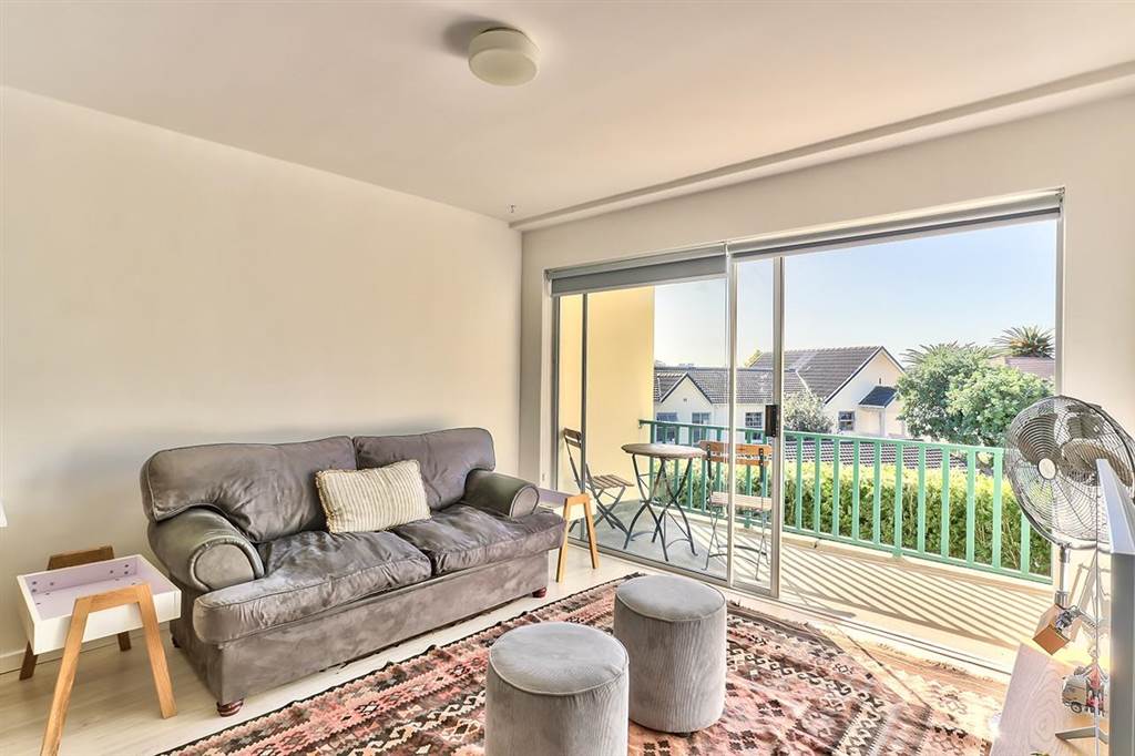 2 Bed Apartment in Vredehoek photo number 2