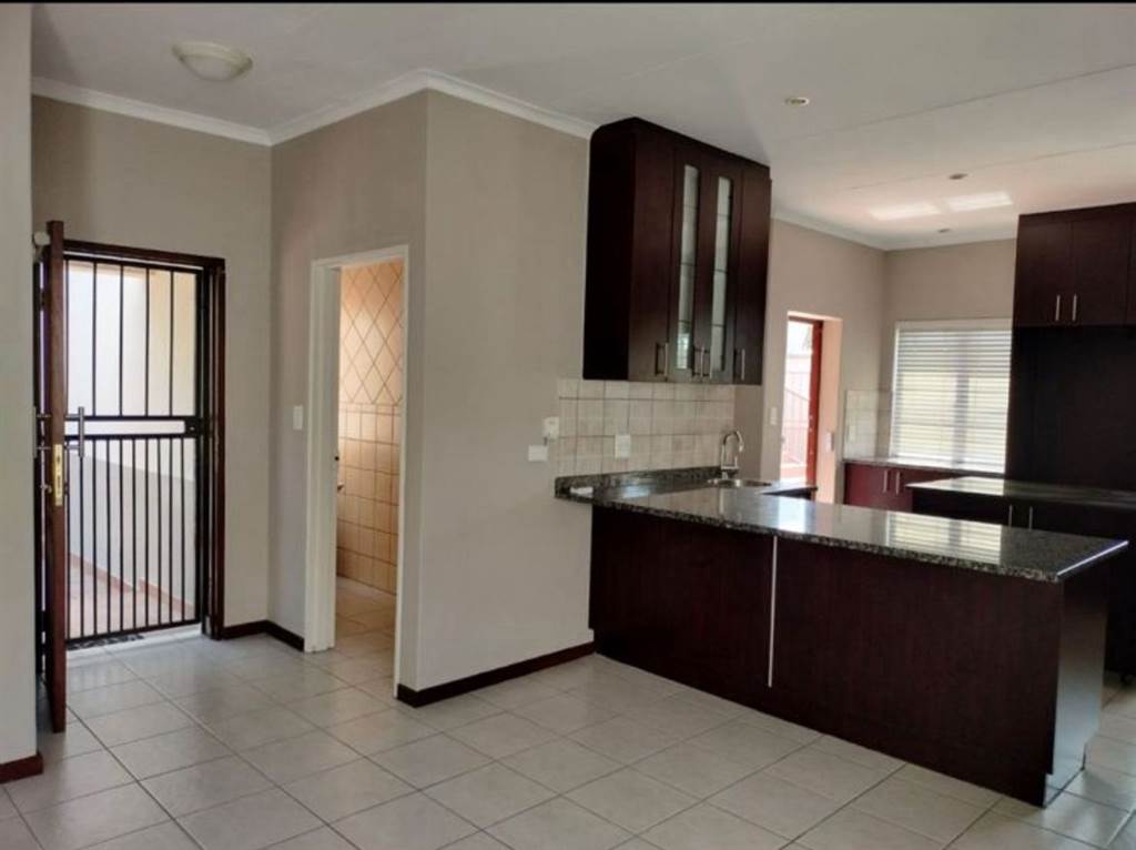 3 Bed House in Sonheuwel photo number 5