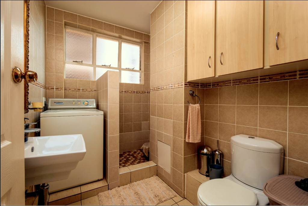 2 Bed Apartment in Musgrave photo number 6