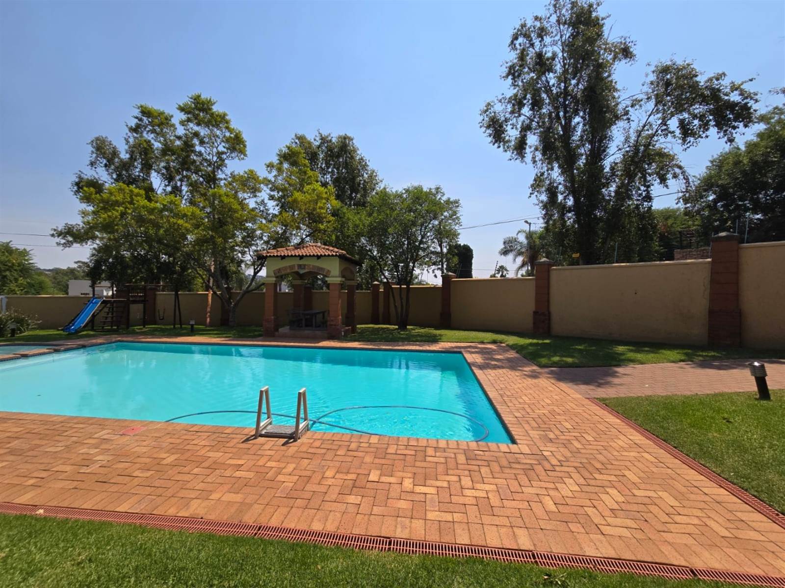 3 Bed Townhouse in Douglasdale photo number 22