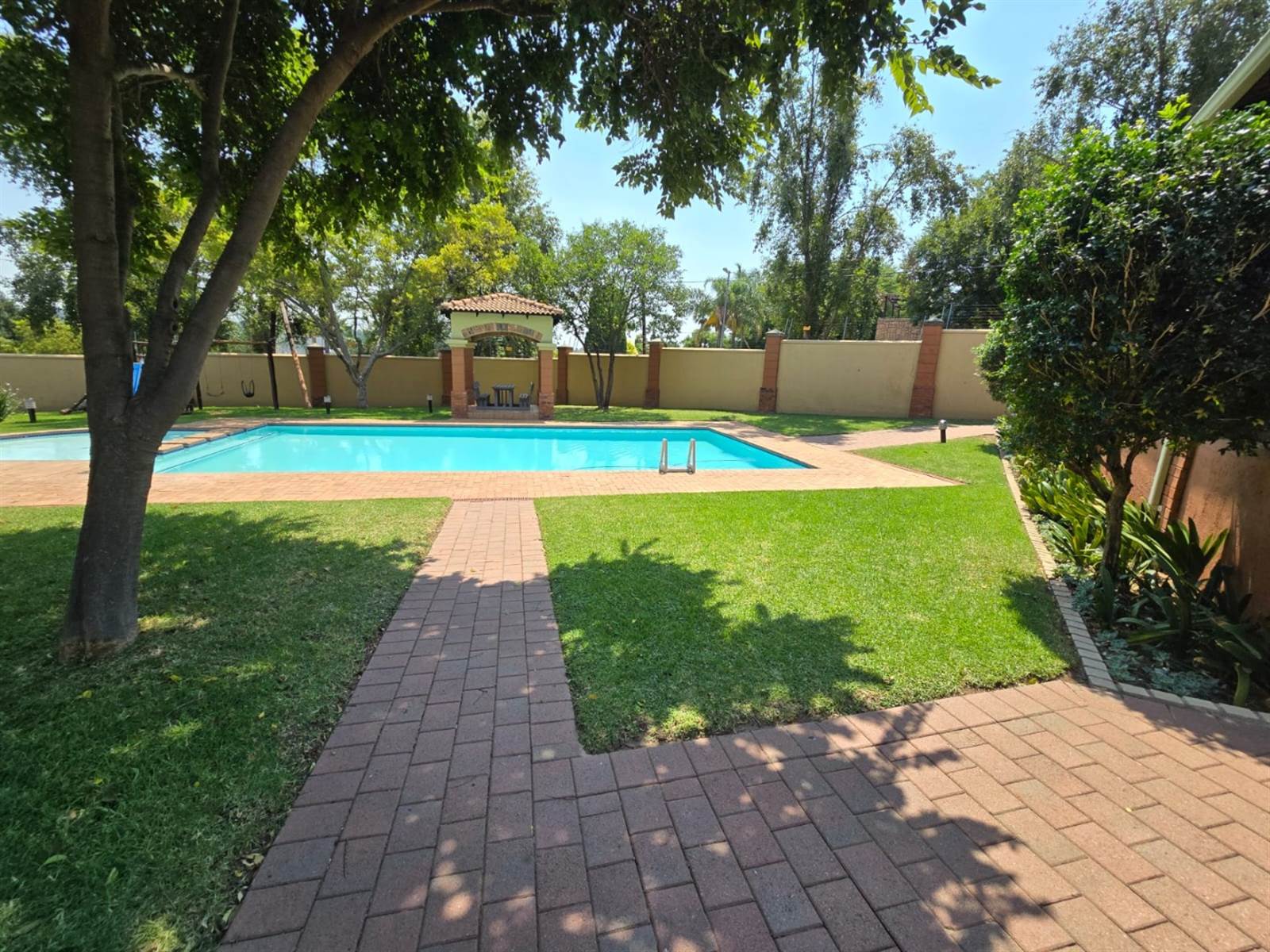 3 Bed Townhouse in Douglasdale photo number 21