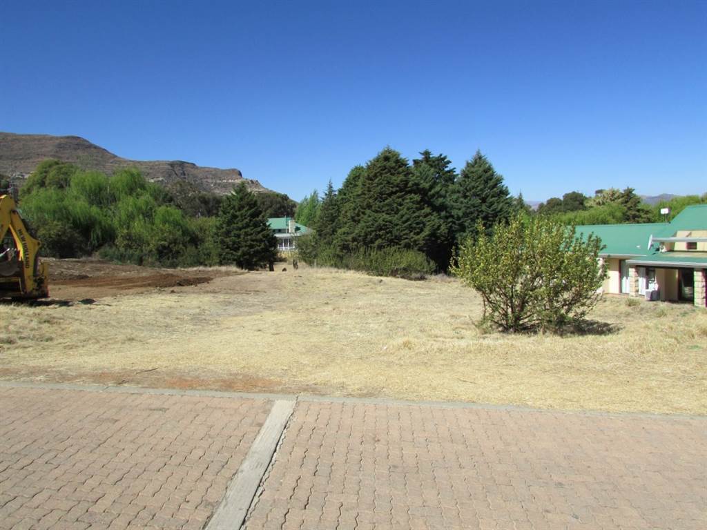 700 m² Land available in Clarens Golf And Trout Estate photo number 1