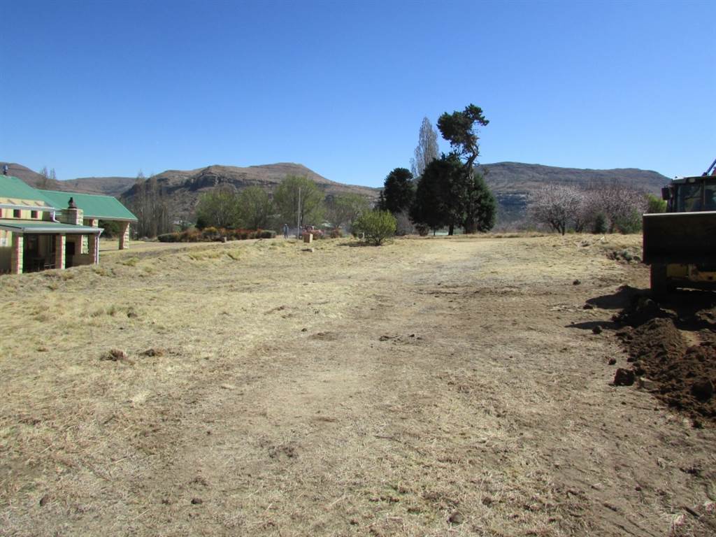 700 m² Land available in Clarens Golf And Trout Estate photo number 4