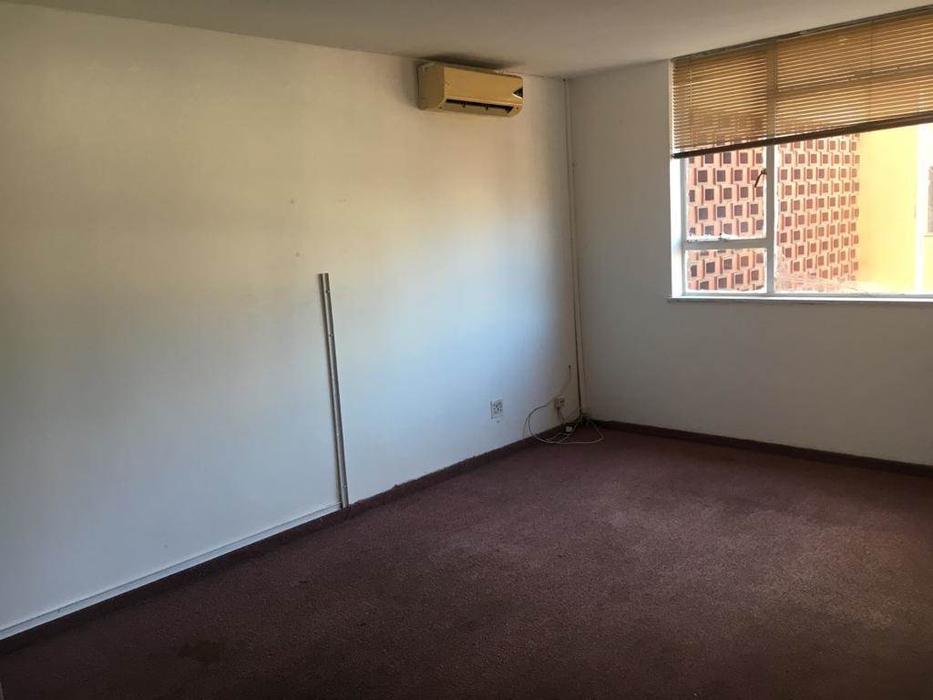 2.5 Bed Apartment in Durban CBD photo number 5