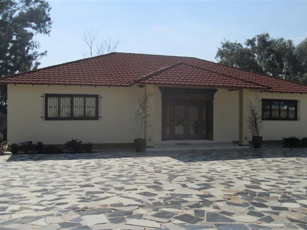 5 Bedroom House 5 Bedroom House