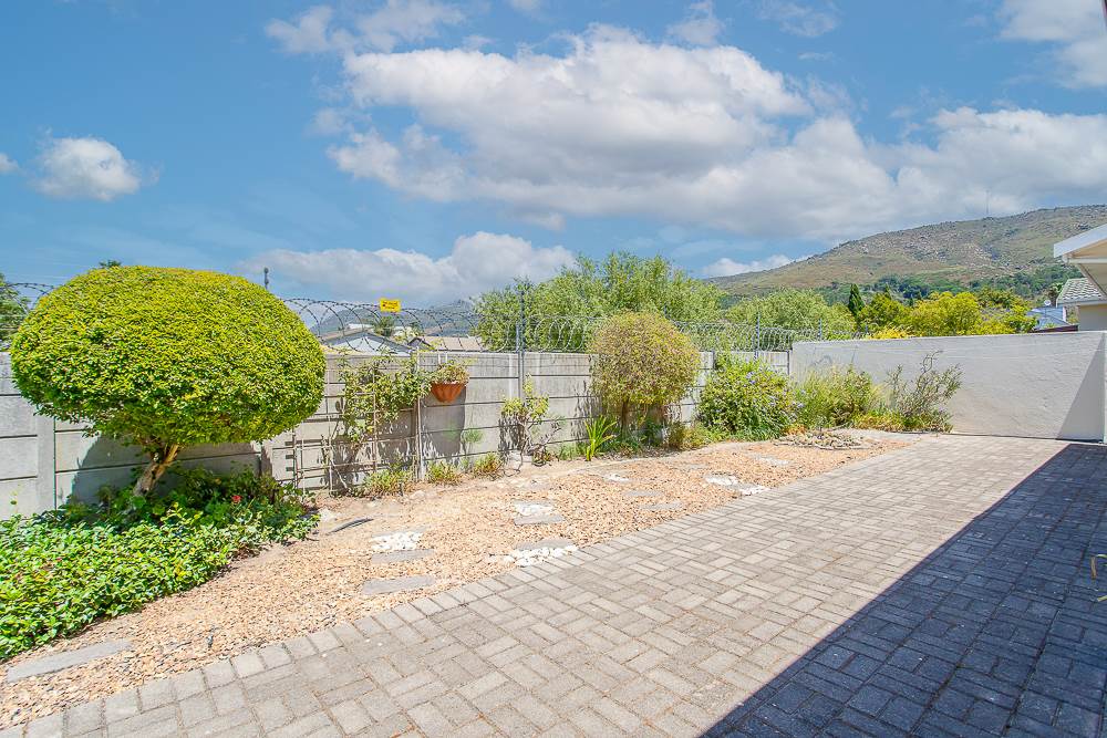 2 Bed House in Northern Paarl photo number 11