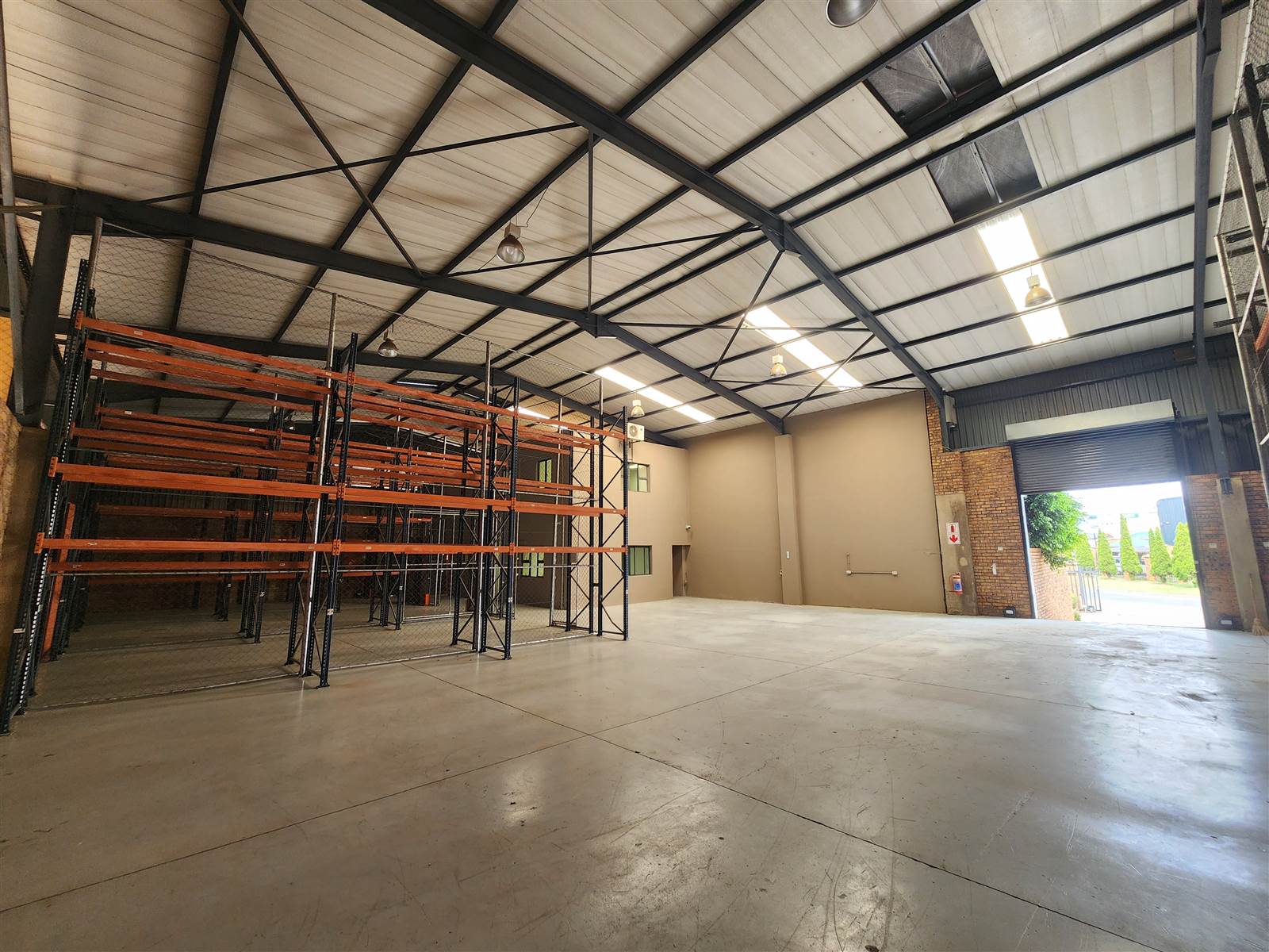 900  m² Industrial space in Meadowdale photo number 5