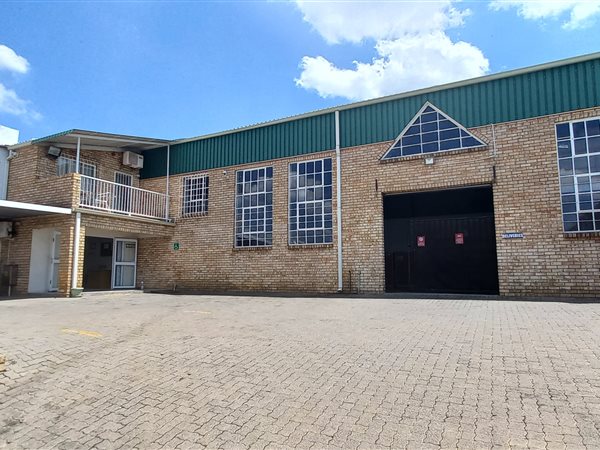 571  m² Industrial space