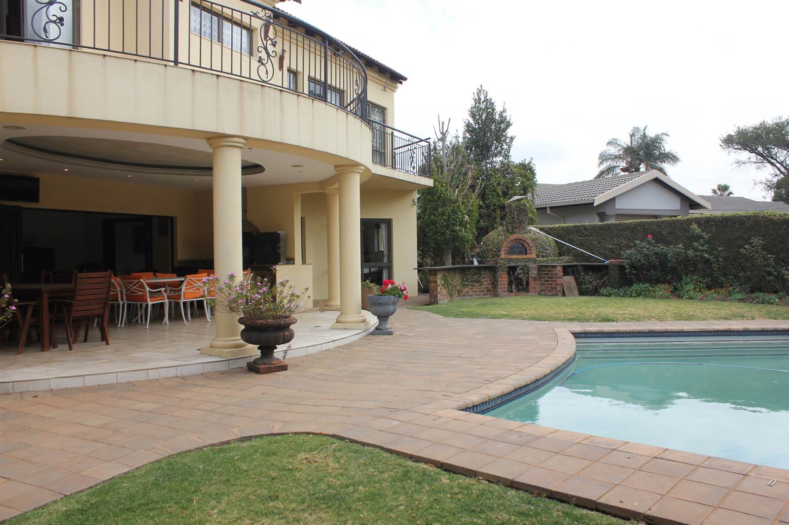 4 Bed House in Waterkloof Ridge photo number 3