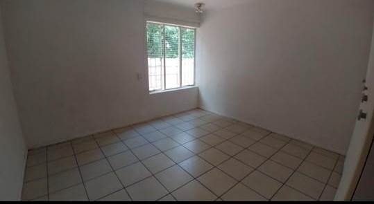 2 Bed Townhouse in Grobler Park photo number 11