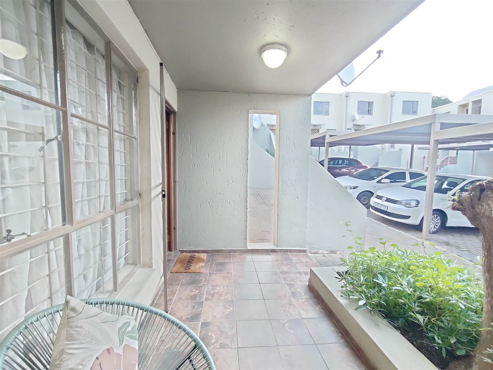 2 Bed Townhouse in Glenvista photo number 5
