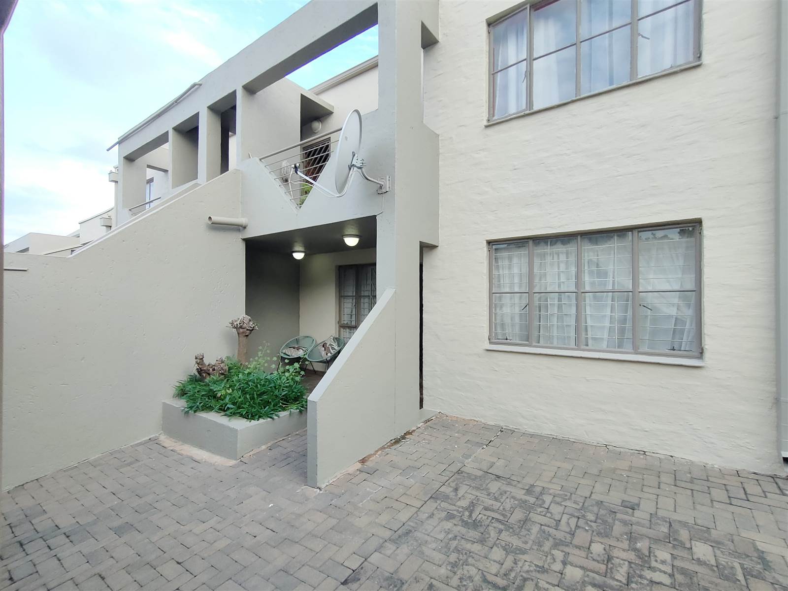 2 Bed Townhouse in Glenvista photo number 3