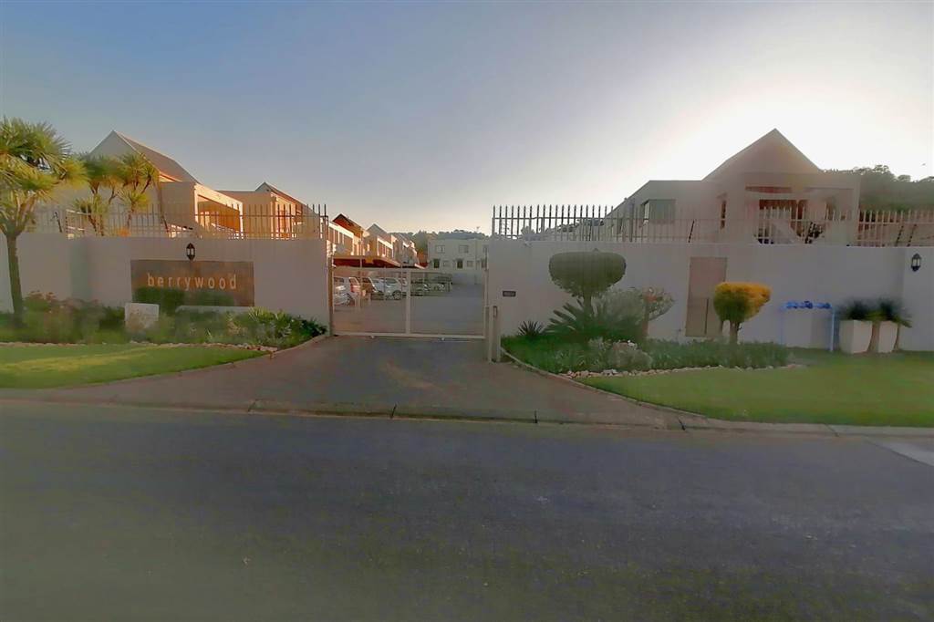 2 Bed Townhouse in Glenvista photo number 1
