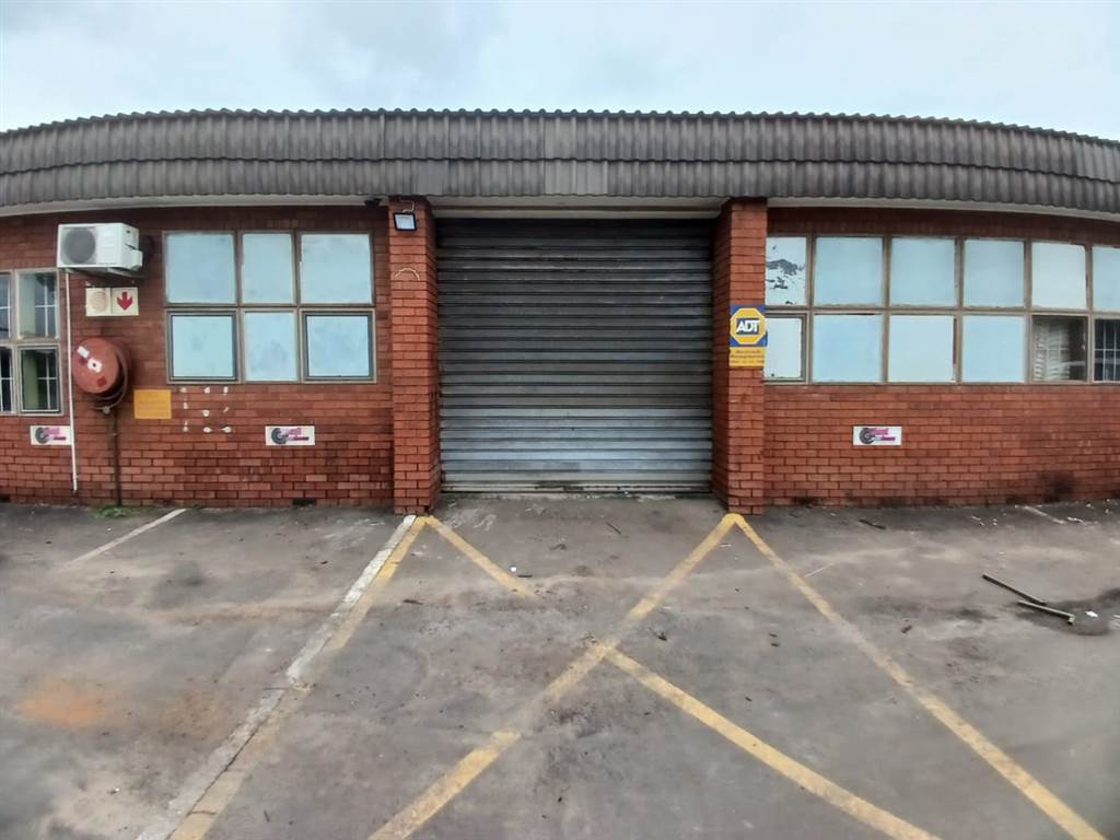 450  m² Industrial space in Alton photo number 1