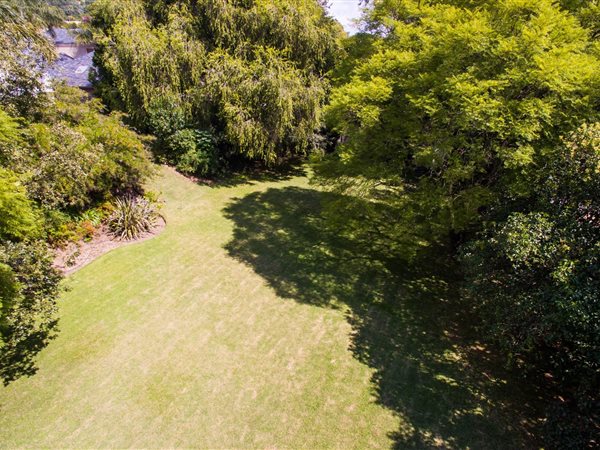 1100 m² Land available in Linksfield