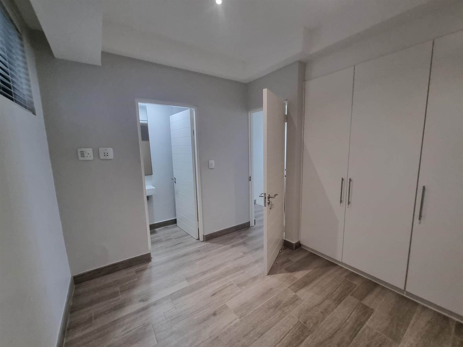 2 Bed Apartment in Menlyn photo number 10