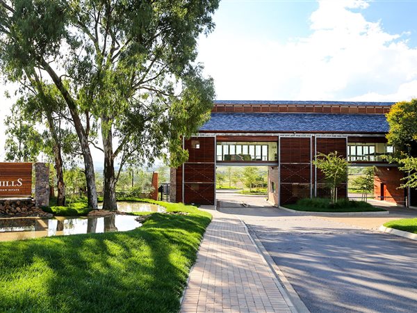 5 049 m² Land