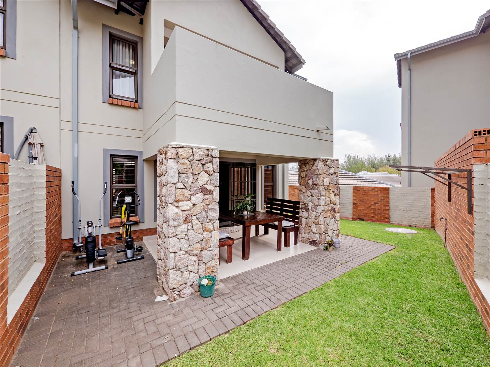3 Bed Townhouse in Kyalami Hills photo number 1