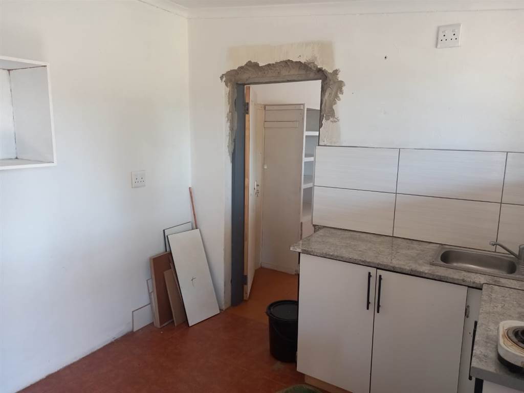 4 Bed House in Klerksdorp photo number 16
