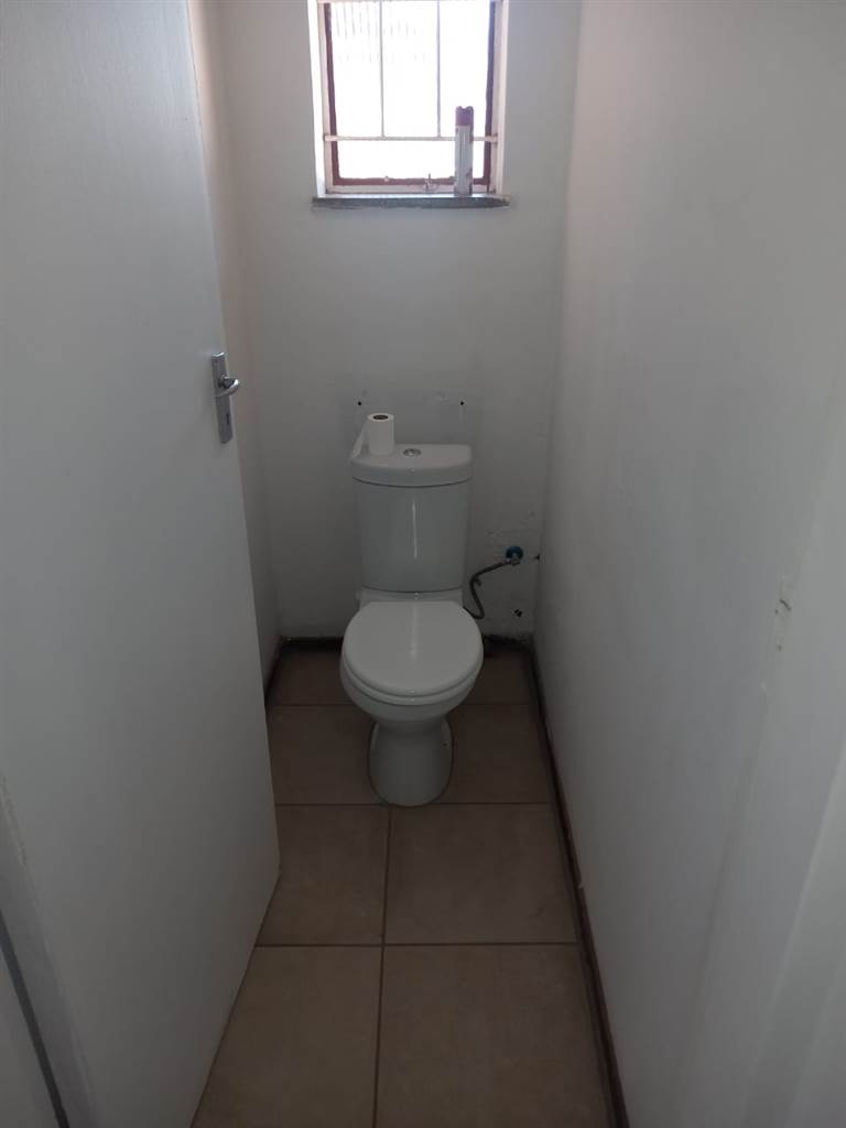 4 Bed House in Klerksdorp photo number 7